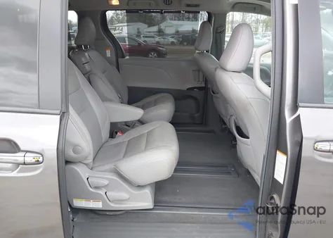 2018 Toyota Sienna Xle Premium 8 Passenger from USA, damaged, VIN 5TDYZ3DCXJS947379